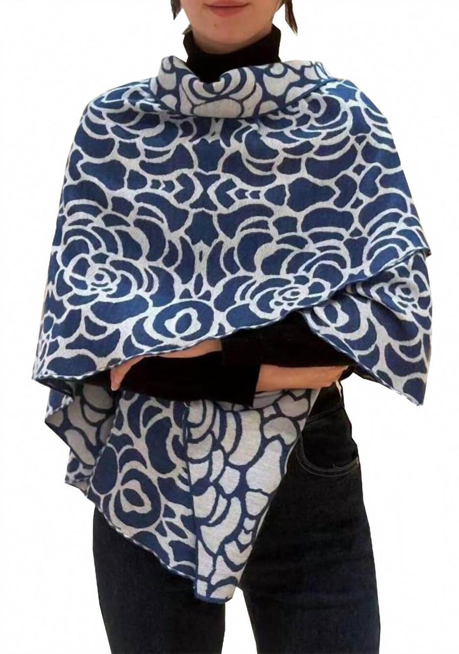 NEW WINDING RIVER nautilus reversible loop wrap in blue / white